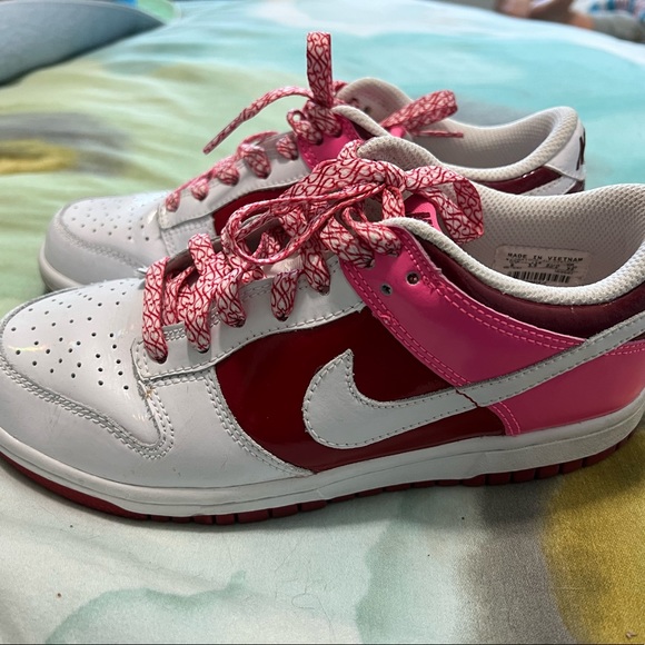 2007 Women’s Valentine’s Day Nike Dunks - Picture 7 of 10